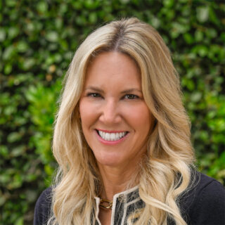 Headshot of Amy Diamond